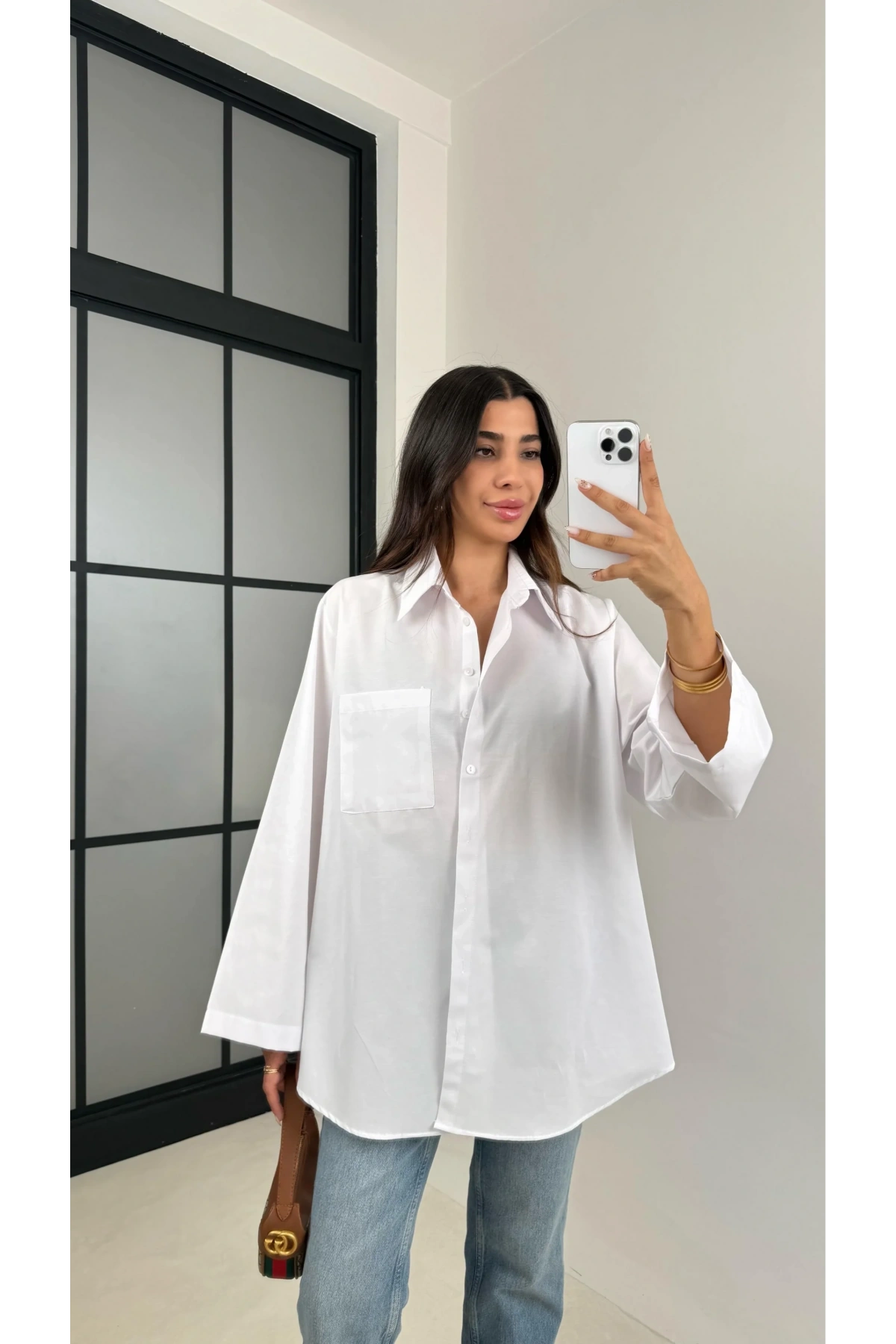 Kadın Beyaz Uzun Kollu Tek Cepli Geniş Manşetli Oversize Keten Karışımlı Tunik Gömlek