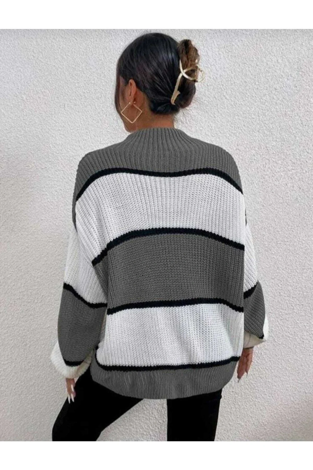 Kadın Gri Beyaz Çizgili Yarım Balıkçı Yaka Uzun Kol Oversize Selanik Örgü Triko Kazak