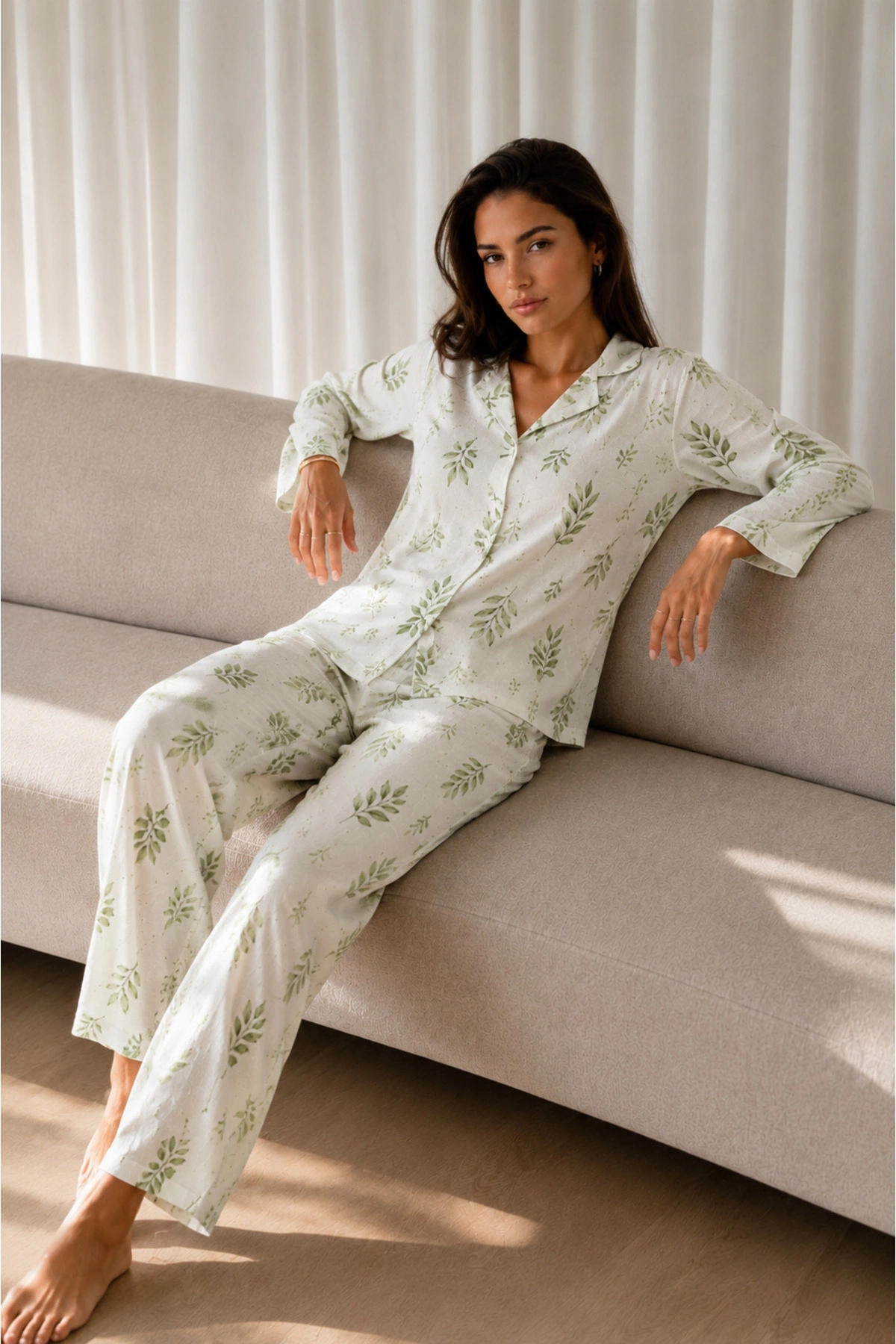 Kadın Çağla Yeşili Yaprak Desenli Düğmeli Uzun Kollu Gömlek Yaka Pantolonlu Pijama Takımı