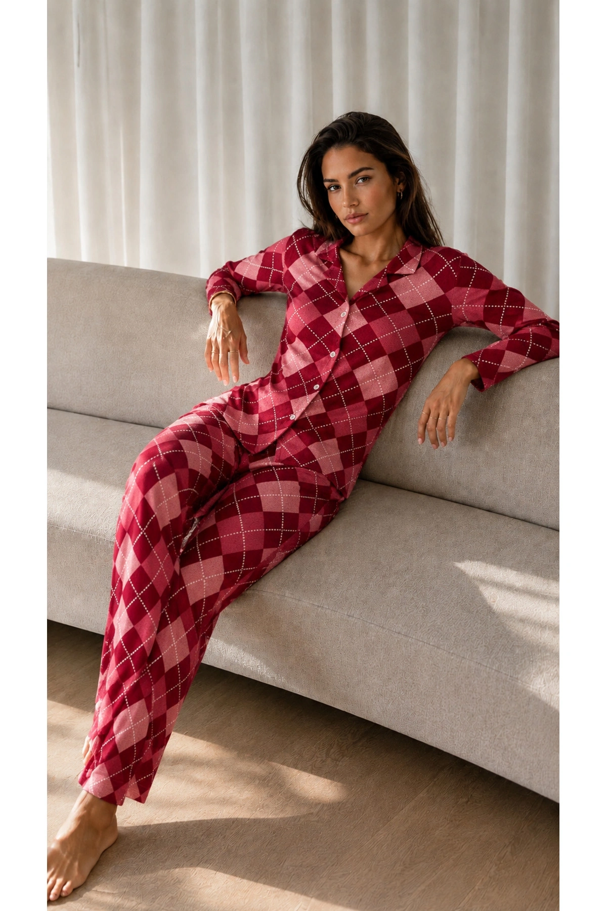 Kadın Kırmızı Baklava Desenli Uzun Kollu Düğmeli Gömlek Yaka Pantolonlu Pijama Takımı