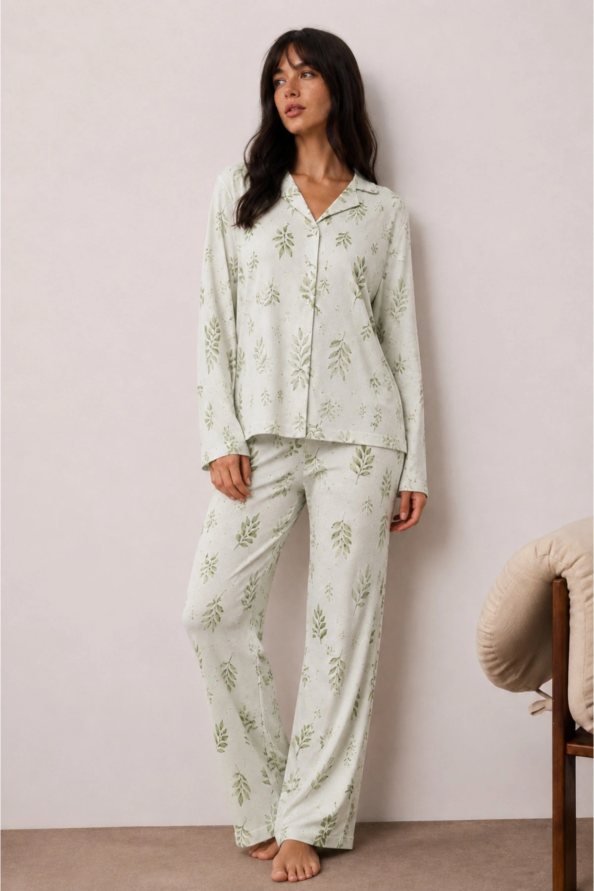 Kadın Çağla Yeşili Yaprak Desenli Düğmeli Gömlek Yaka Uzun Kollu Pantolonlu Pijama Takımı