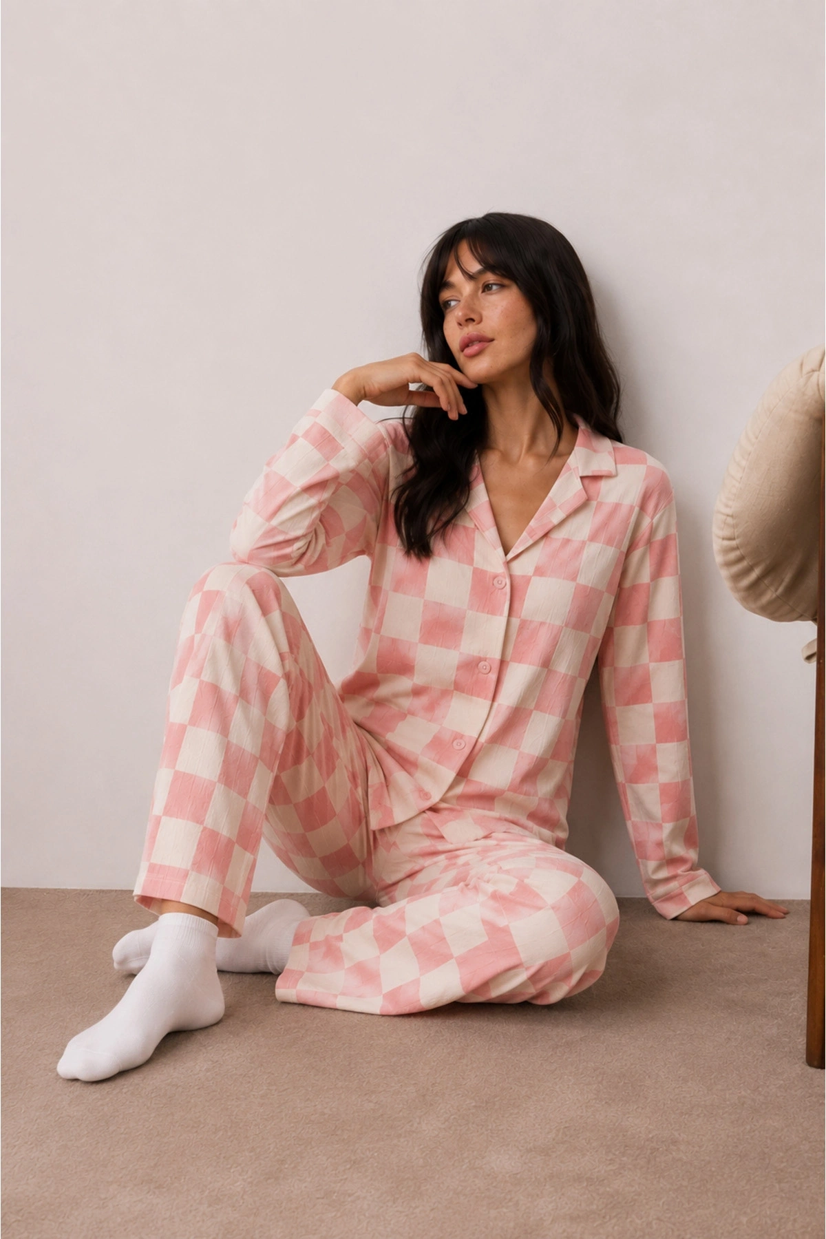 Kadın Pembe Dama Desenli Gömlek Yaka Uzun Kollu Düğmeli Bol Paça Pantolonlu Pijama Takımı