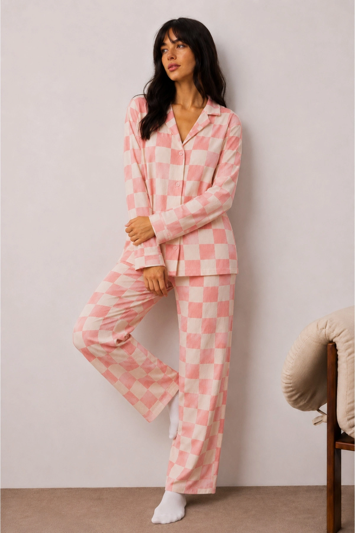 Kadın Pembe Dama Desenli Gömlek Yaka Uzun Kollu Düğmeli Bol Paça Pantolonlu Pijama Takımı