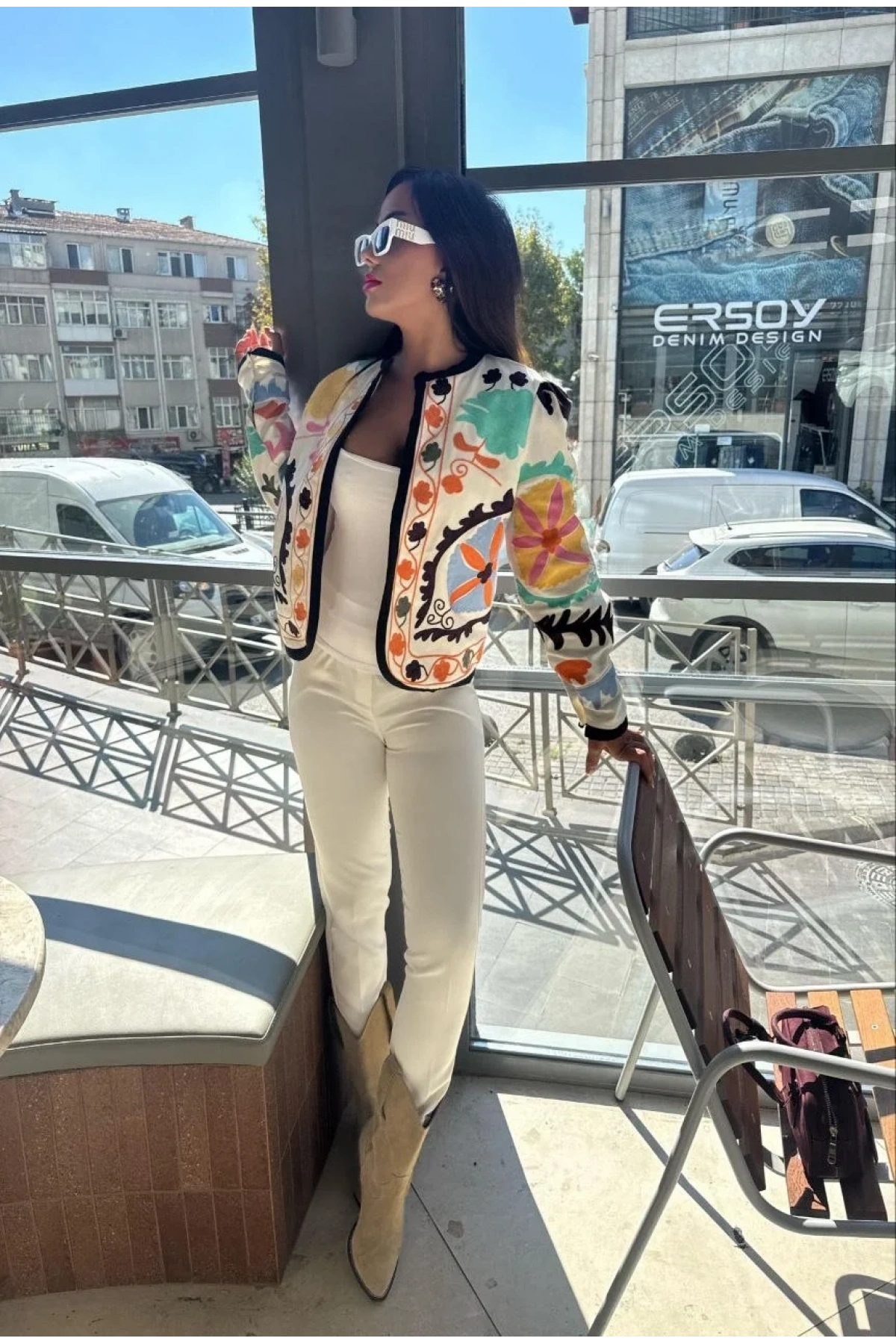 Kadın Ekru Bisiklet Yaka Uzun Kollu Suzani Renkli Nakışlı Siyah Biyeli Keten Bomber Bohem Ceket