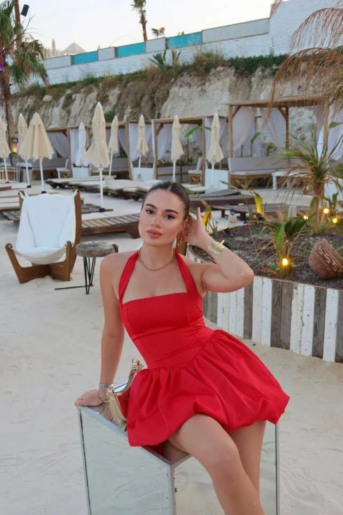 Kadın Kırmızı Halter Yaka Boyundan Bağlamalı Dabıl Kumaş Balon Etekli Kısa Mini Elbise