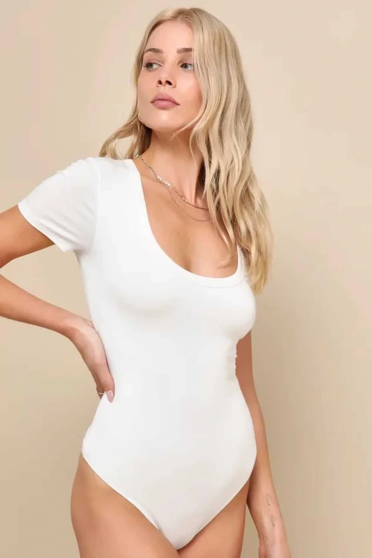 Kadın Beyaz Derin U Yaka Kısa Kollu Alttan Çıtçıtlı Çift Kat İpek Jarse Tanga Bodysuit