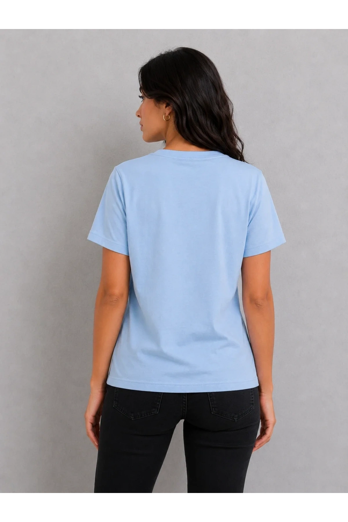 Kadın Mavi V Yaka %100 Pamuklu Boncuk Nakış İşlemeli T-Shirt Çiçekli