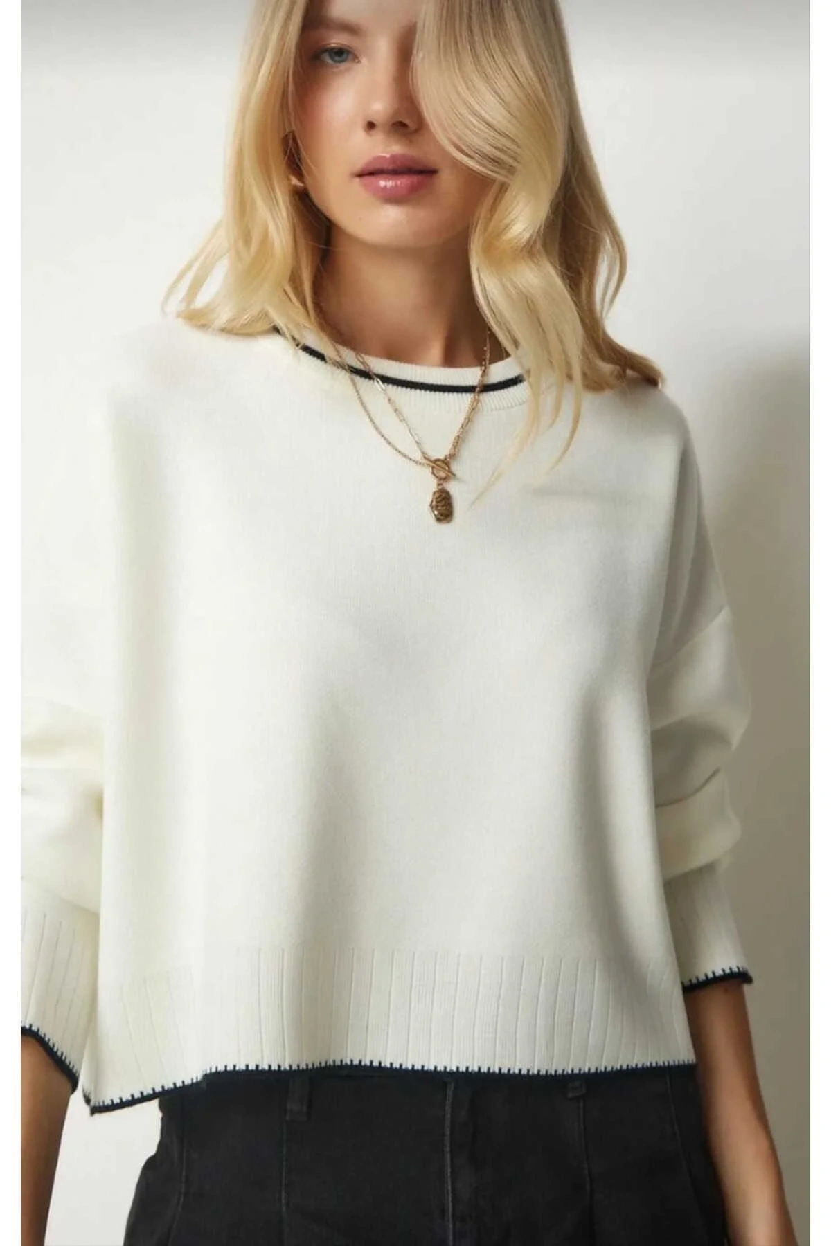 Kadın Beyaz Siyah Şerit Detaylı Bisiklet Yaka Uzun Kol Oversize Yumuşak Dokulu Triko Kazak