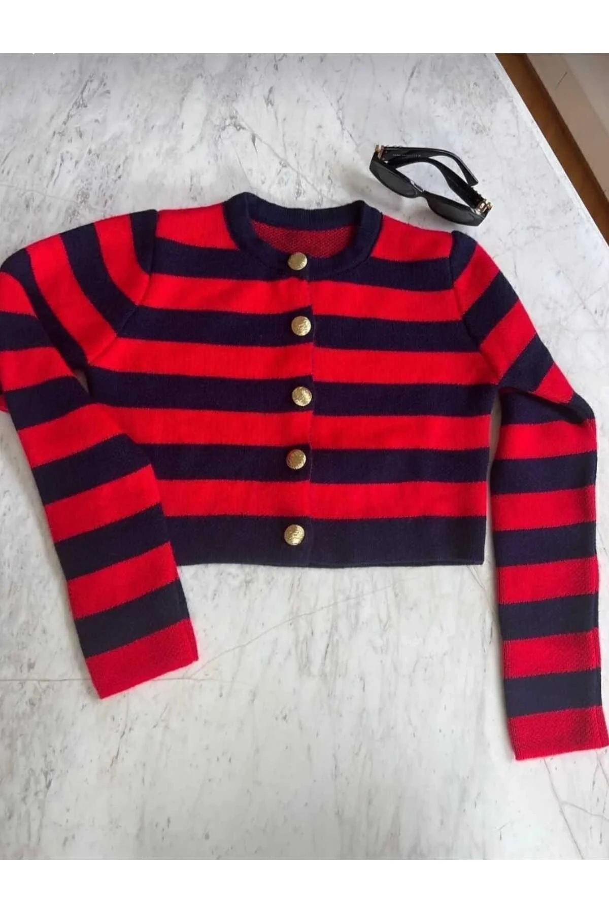 Kadın Kırmızı Lacivert Çizgili Uzun Kol Bisiklet Yaka Gold Düğmeli Kısa Crop Hırka