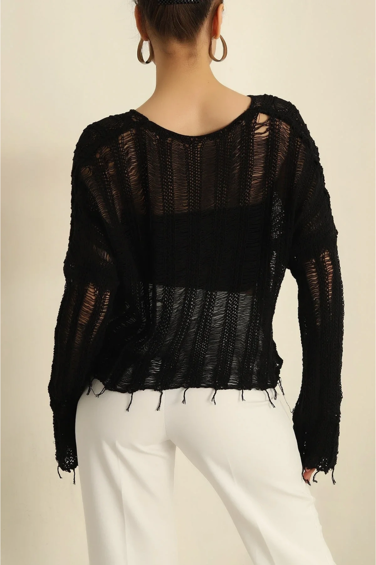 Kadın Siyah V Yaka Uzun Kol Düşük Omuz Ajurlu Pamuklu Püsküllü Salaş Örme Bohem Triko Bluz