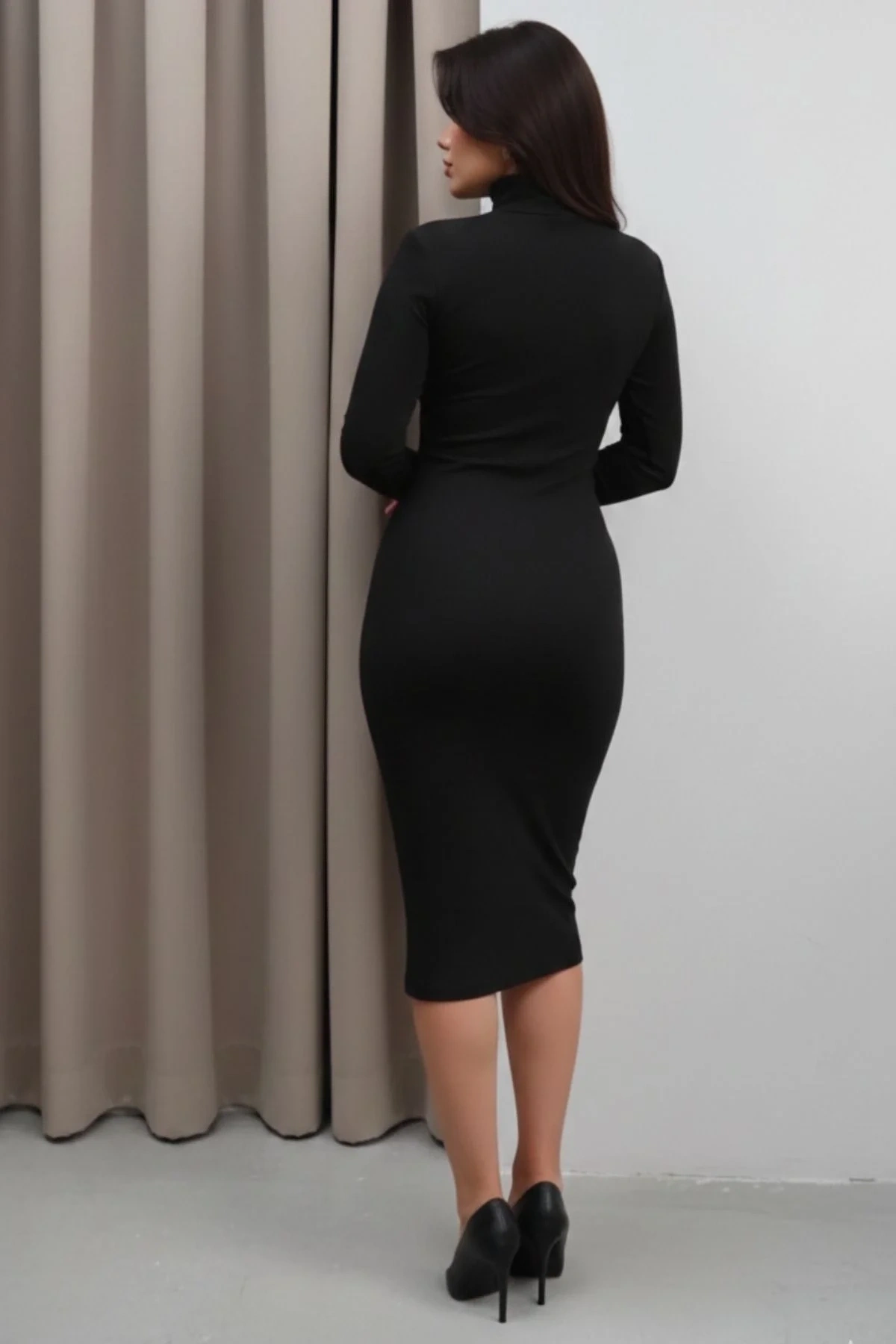 Kadın Siyah Balıkçı Yaka Uzun Kollu Sandy Kumaş Vücudu Saran Bodycon Midi Elbise