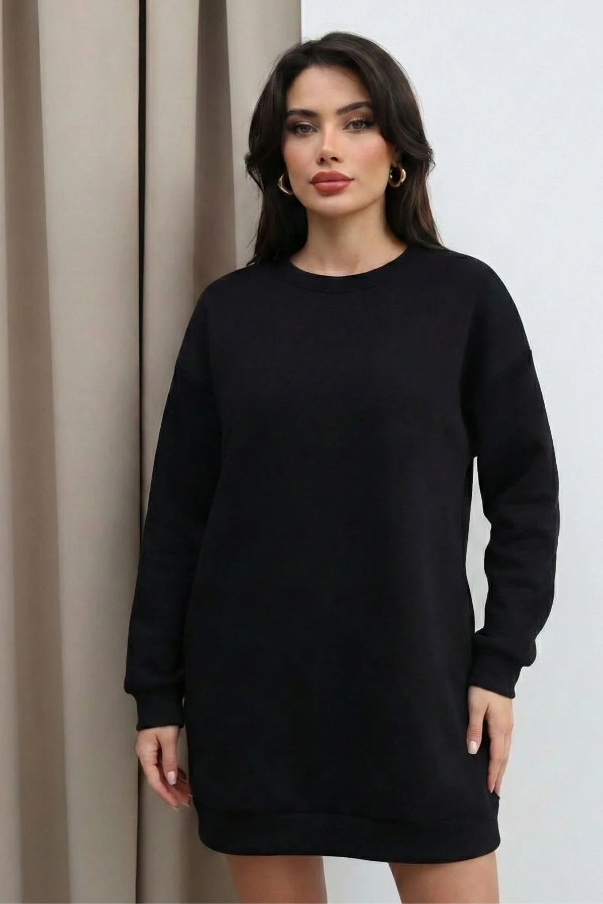 Kadın Siyah Bisiklet Yaka Uzun Kol Oversize İçi Şardonlu İki İplik Sweatshirt Elbise