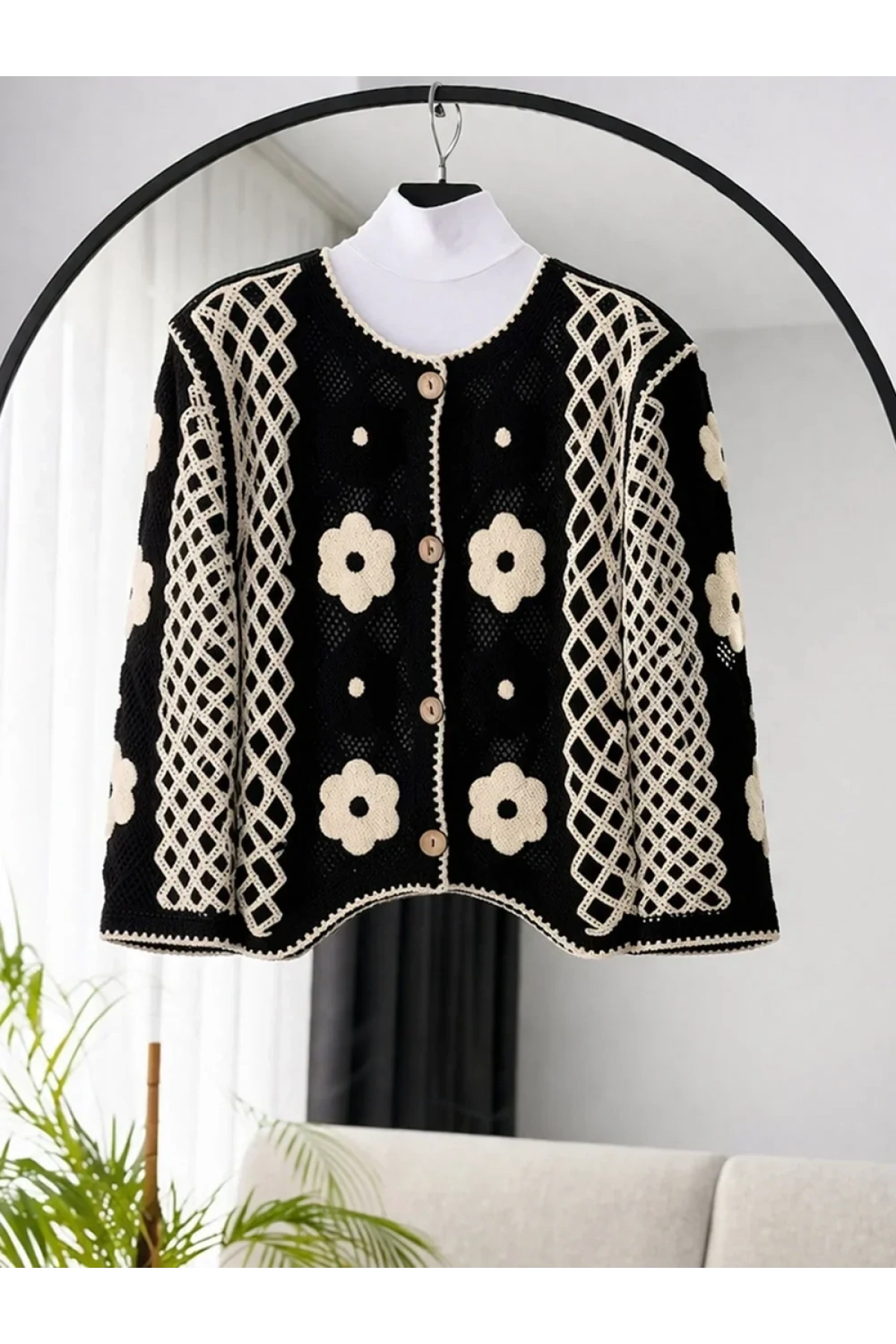 Kadın Siyah Ekru Çiçek Nakışlı Baklava Desenli Bisiklet Yaka Düğmeli Bohem Örgü Triko Hırka