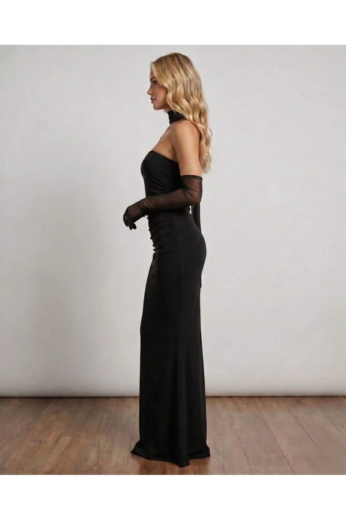 Kadın Siyah Straplez Boyun ve Eldiven Tül Detaylı Büzgülü Scuba Krep Bodycon Maxi Uzun Abiye Elbise