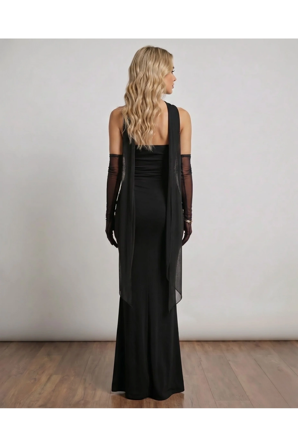 Kadın Siyah Straplez Boyun ve Eldiven Tül Detaylı Büzgülü Scuba Krep Bodycon Maxi Uzun Abiye Elbise