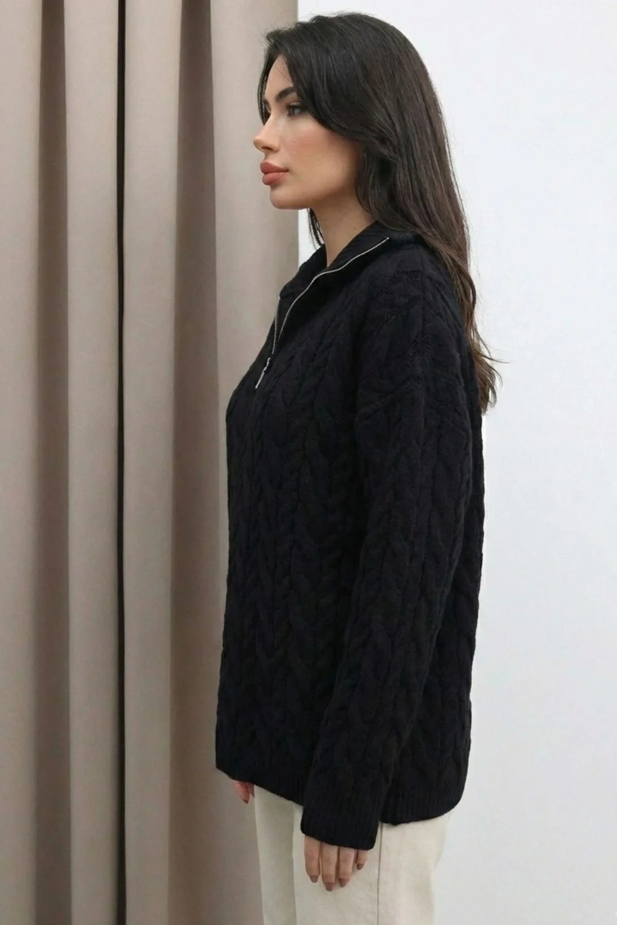 Kadın Siyah Fermuarlı Saç Örgü Desenli Yumuşak Dokulu Oversize Triko Kazak