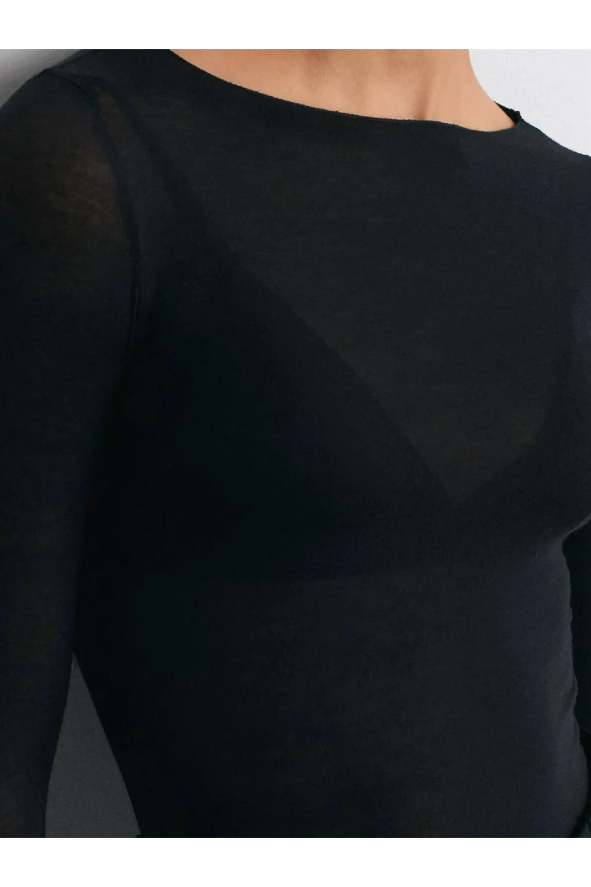 Kadın Siyah Kayık Yaka Uzun Kollu Transparan Hafif Kaşmir Dokulu Bluz Body