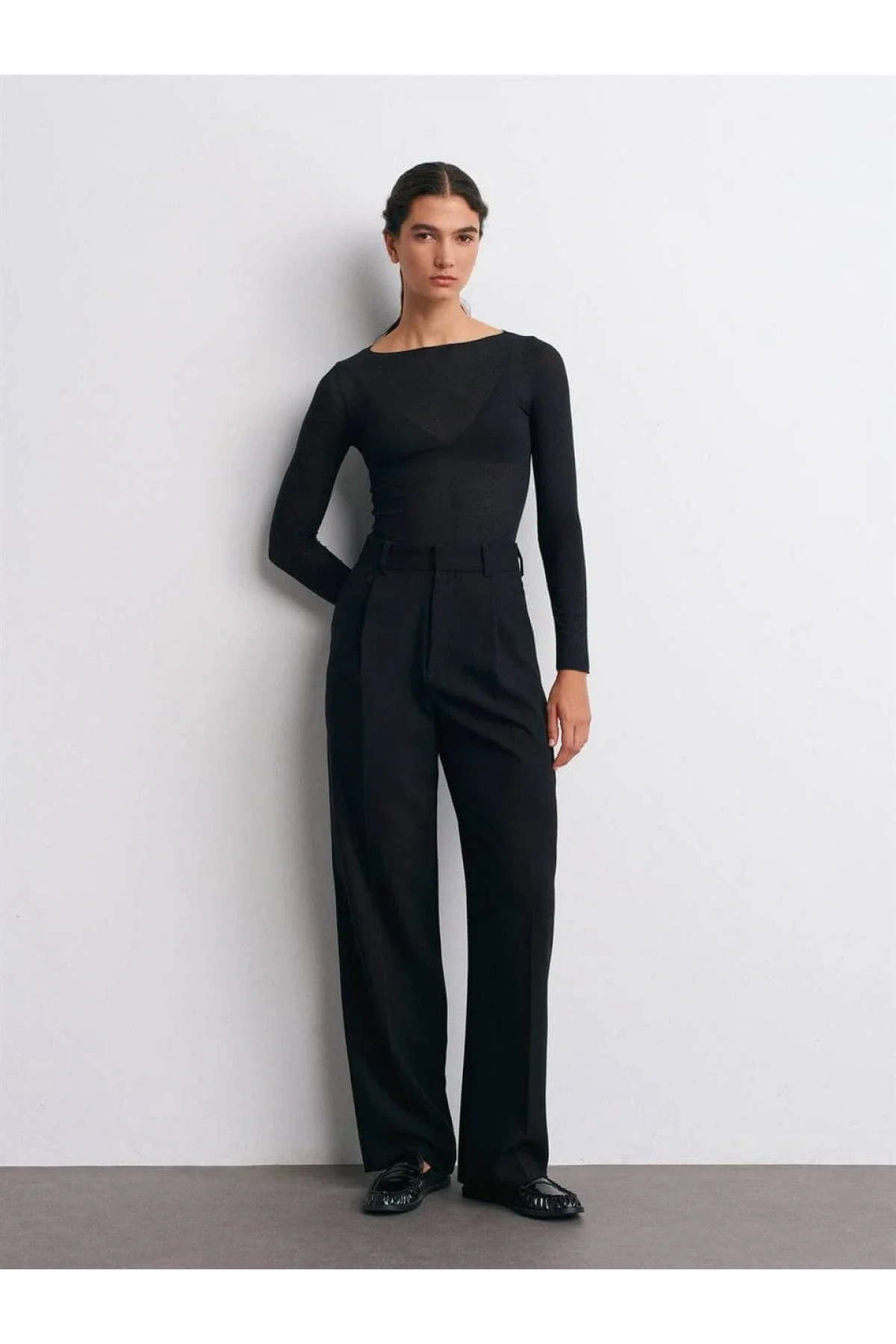 Kadın Siyah Kayık Yaka Uzun Kollu Transparan Hafif Kaşmir Dokulu Bluz Body