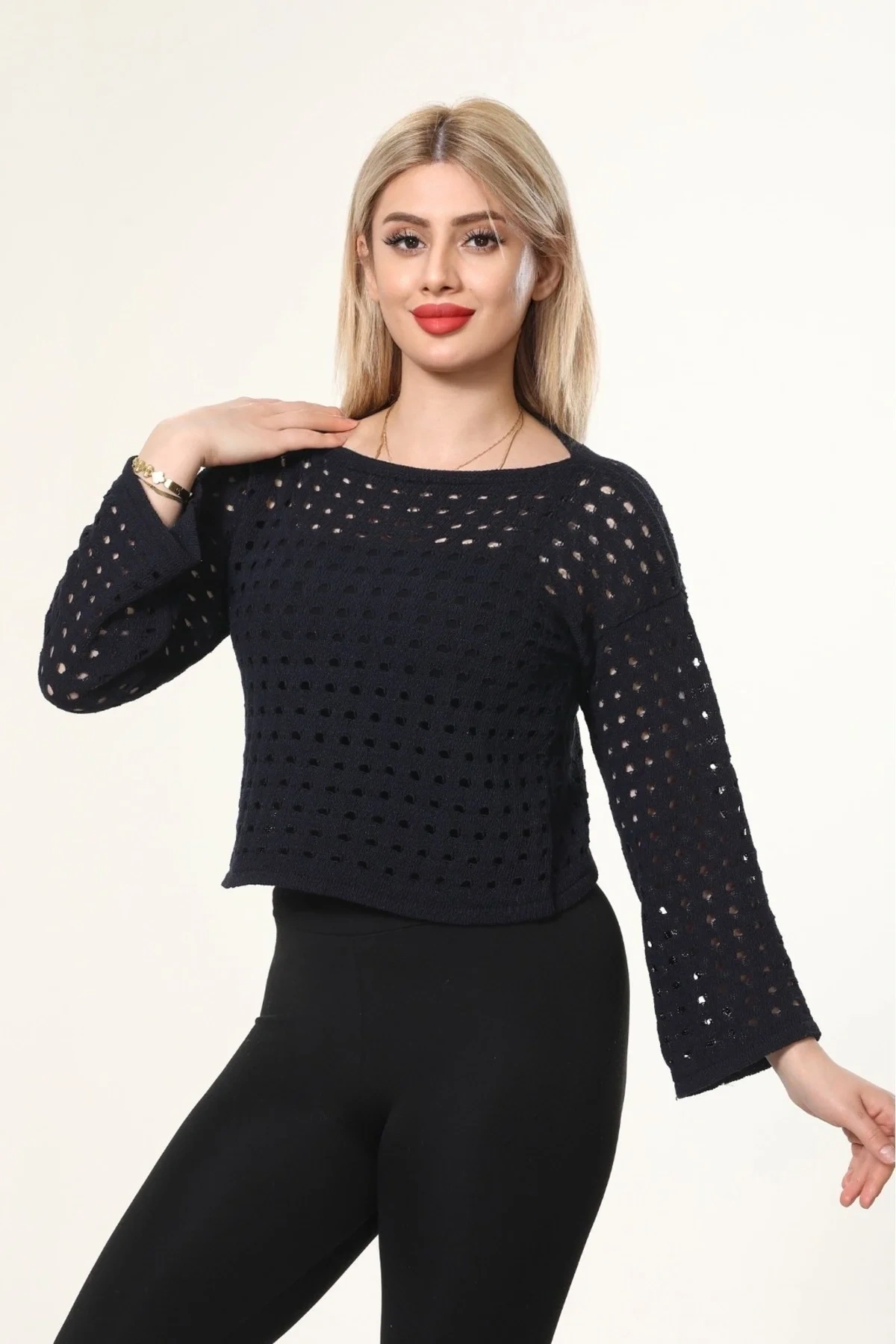 Kadın Lacivert Kayık Yaka Ajurlu Delikli Örgü Uzun İspanyol Kol Crop Triko Bluz