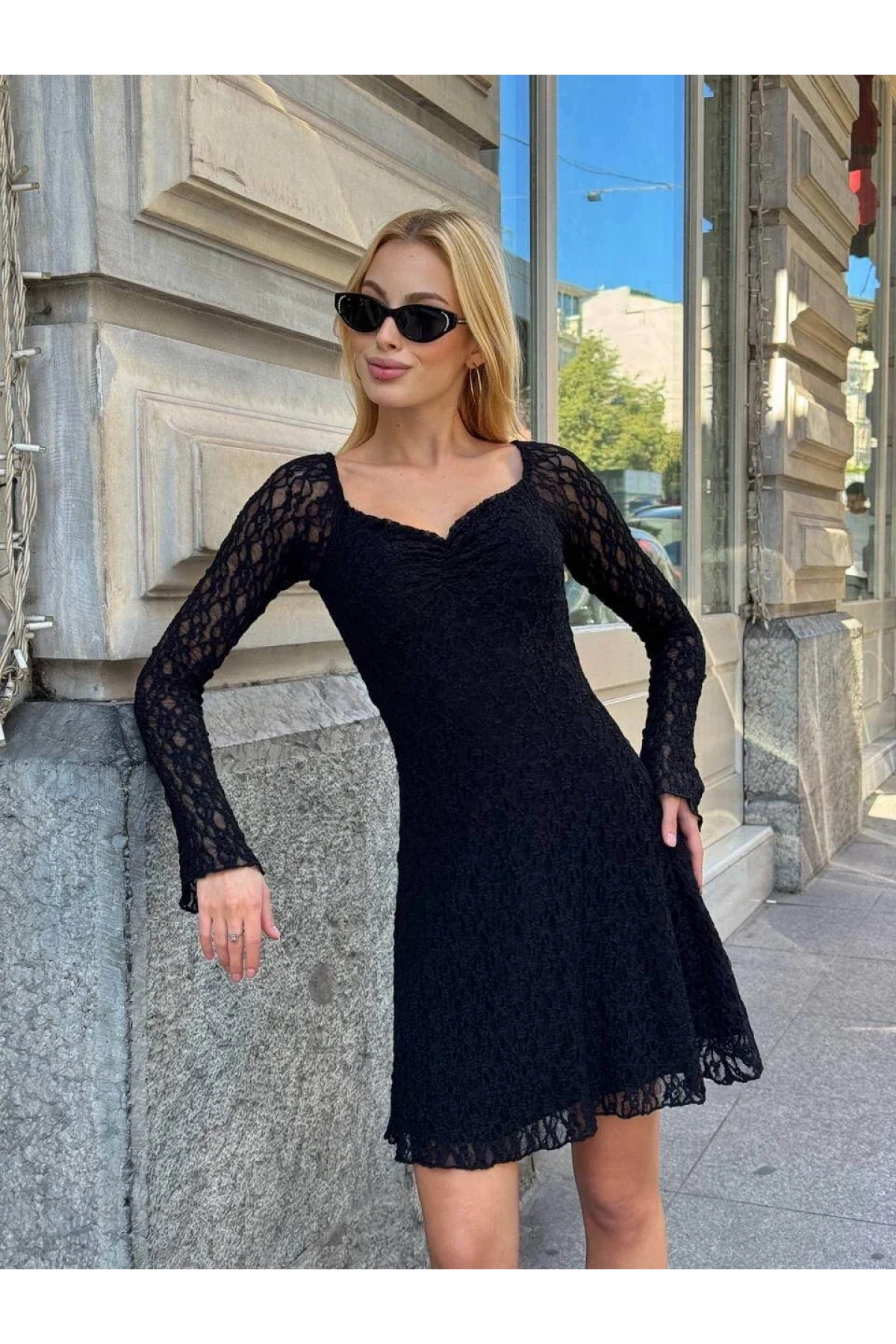 bysoca Kadın Siyah Uzun Kollu Kalp Yaka Göğsü Büzgülü Astarlı Kloş Etekli Dantel Mini Elbise