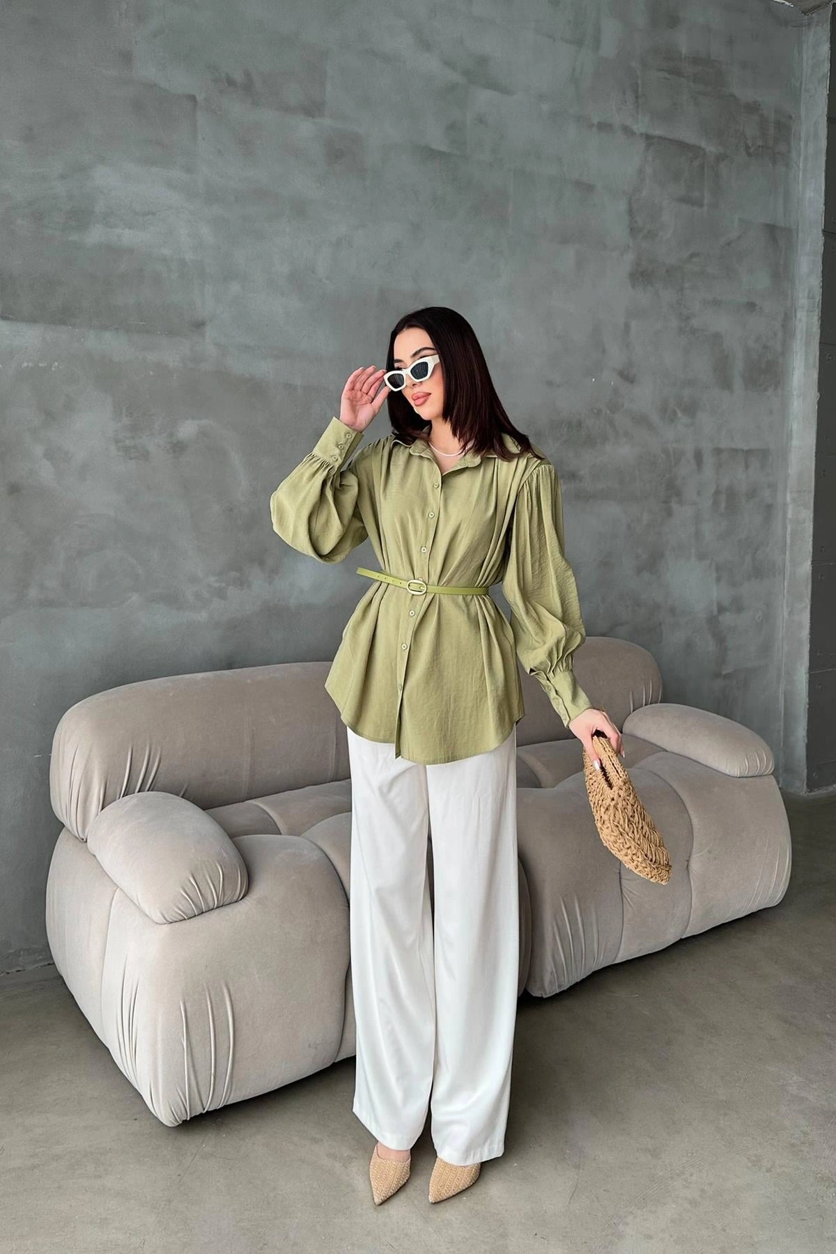 Kadın Yeşil Kemerli Düğmeli Uzun Balon Kollu Dökümlü Oversize Tunik Gömlek