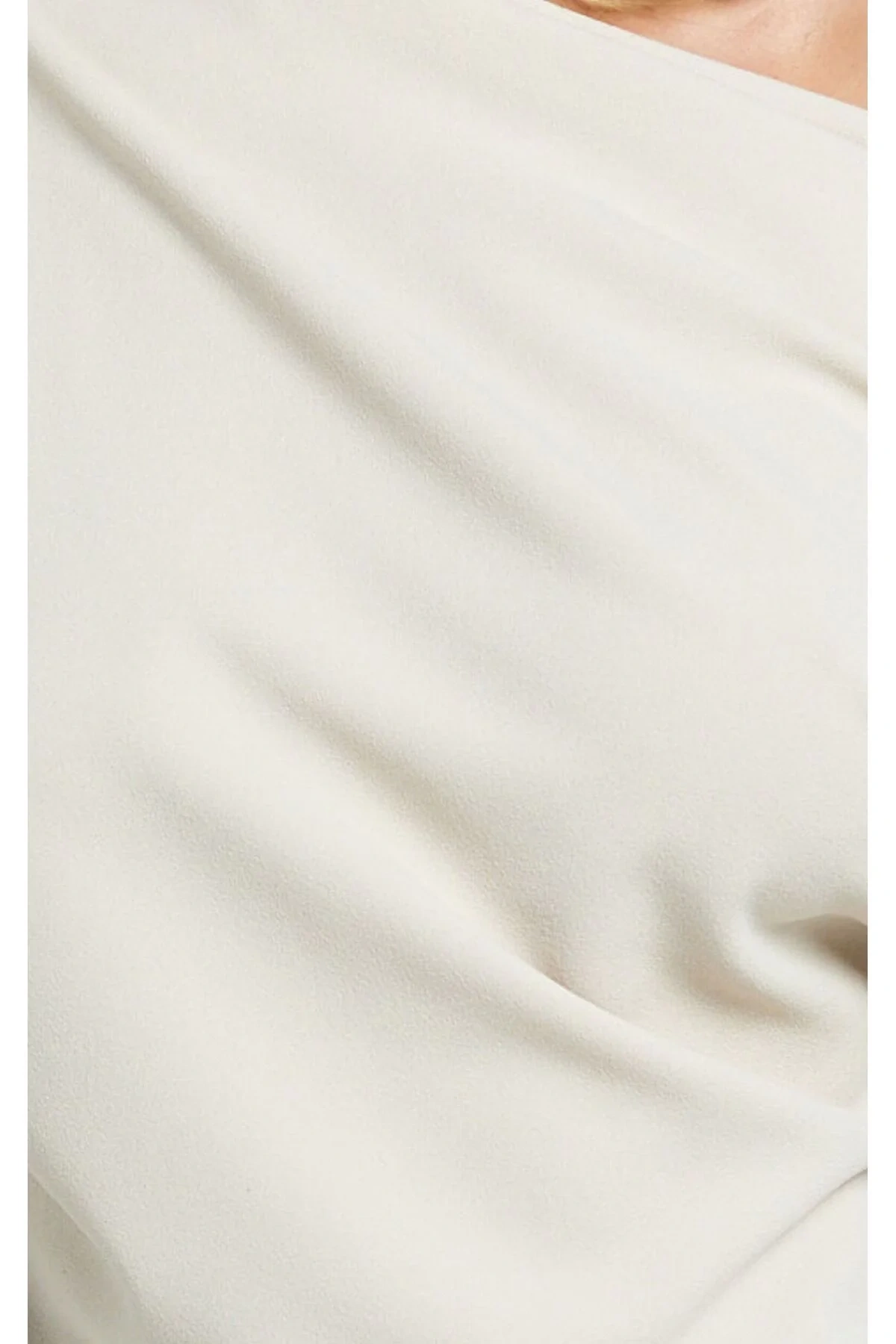 Kadın Krem Tek Omuz Düşük Kollu Asimetrik Yaka Drapeli Vücudu Saran Crop Bluz