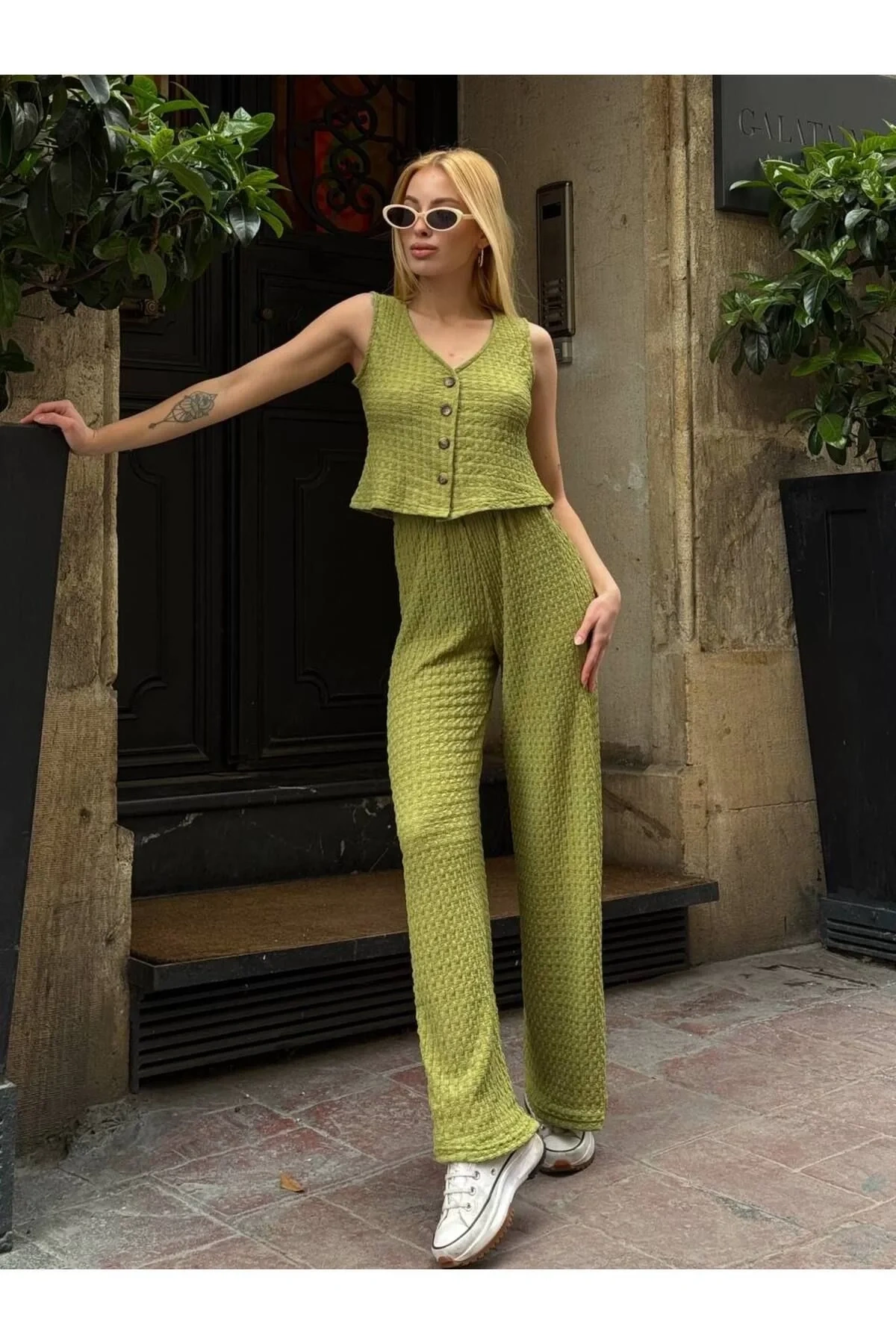 Kadın Yeşil Yüksek Bel Cepsiz Beli Lastikli Gofre Dokulu Bol Paça Rahat Günlük Pantolon