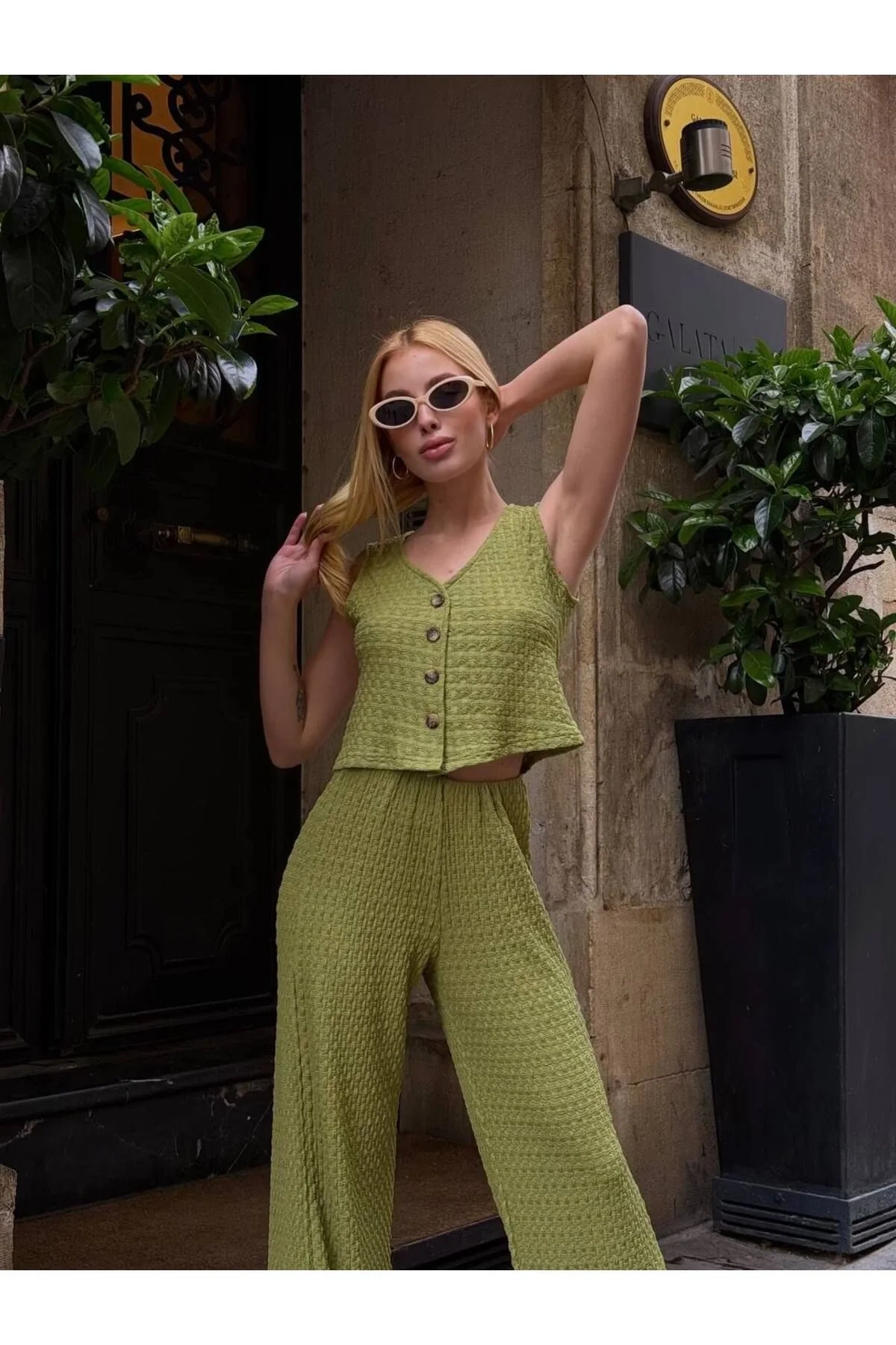 Kadın Yeşil Yüksek Bel Cepsiz Beli Lastikli Gofre Dokulu Bol Paça Rahat Günlük Pantolon