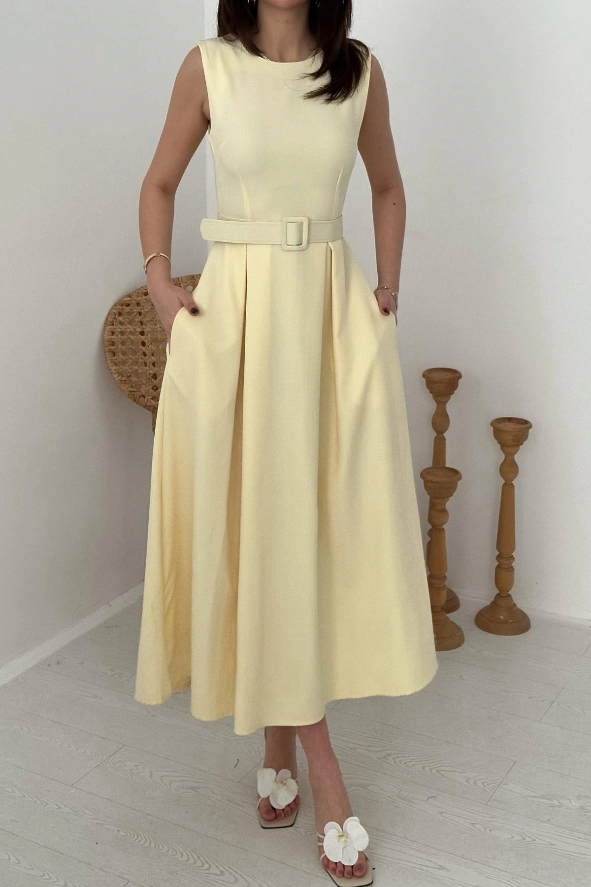 Sarı Halter Yaka Kloş Elbise - Sarı