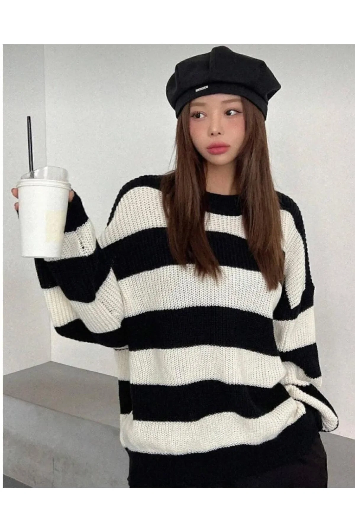 Kadın Siyah Beyaz Çizgili Bisiklet Yaka Oversize Düşük Omuz Yumuşak Triko Kazak