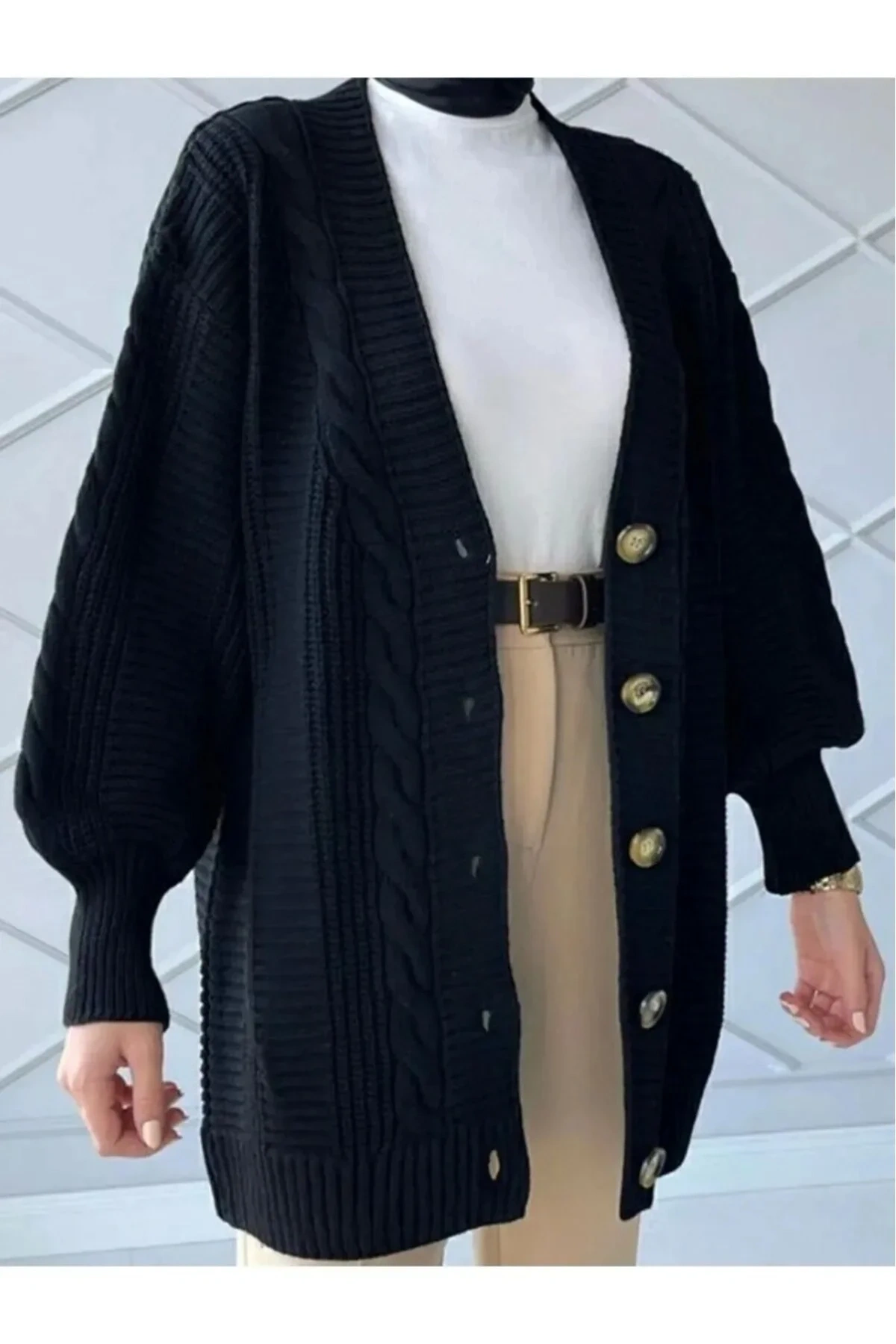 Kadın Siyah Saç Örgü Desenli Düğmeli Balon Kol Yumuşak Dokulu Uzun Triko Hırka