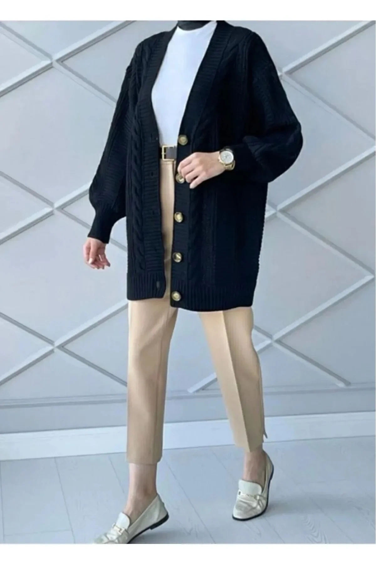 Kadın Siyah Saç Örgü Desenli Düğmeli Balon Kol Yumuşak Dokulu Uzun Triko Hırka