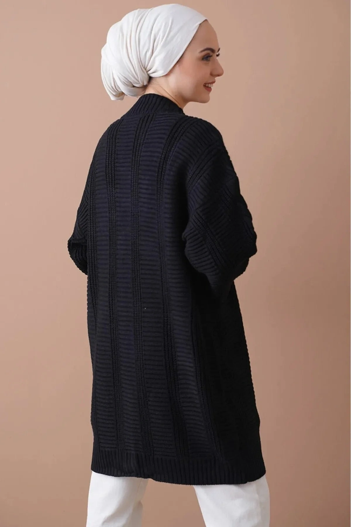 Kadın Siyah Saç Örgü Desenli Düğmeli Balon Kol Yumuşak Dokulu Uzun Triko Hırka