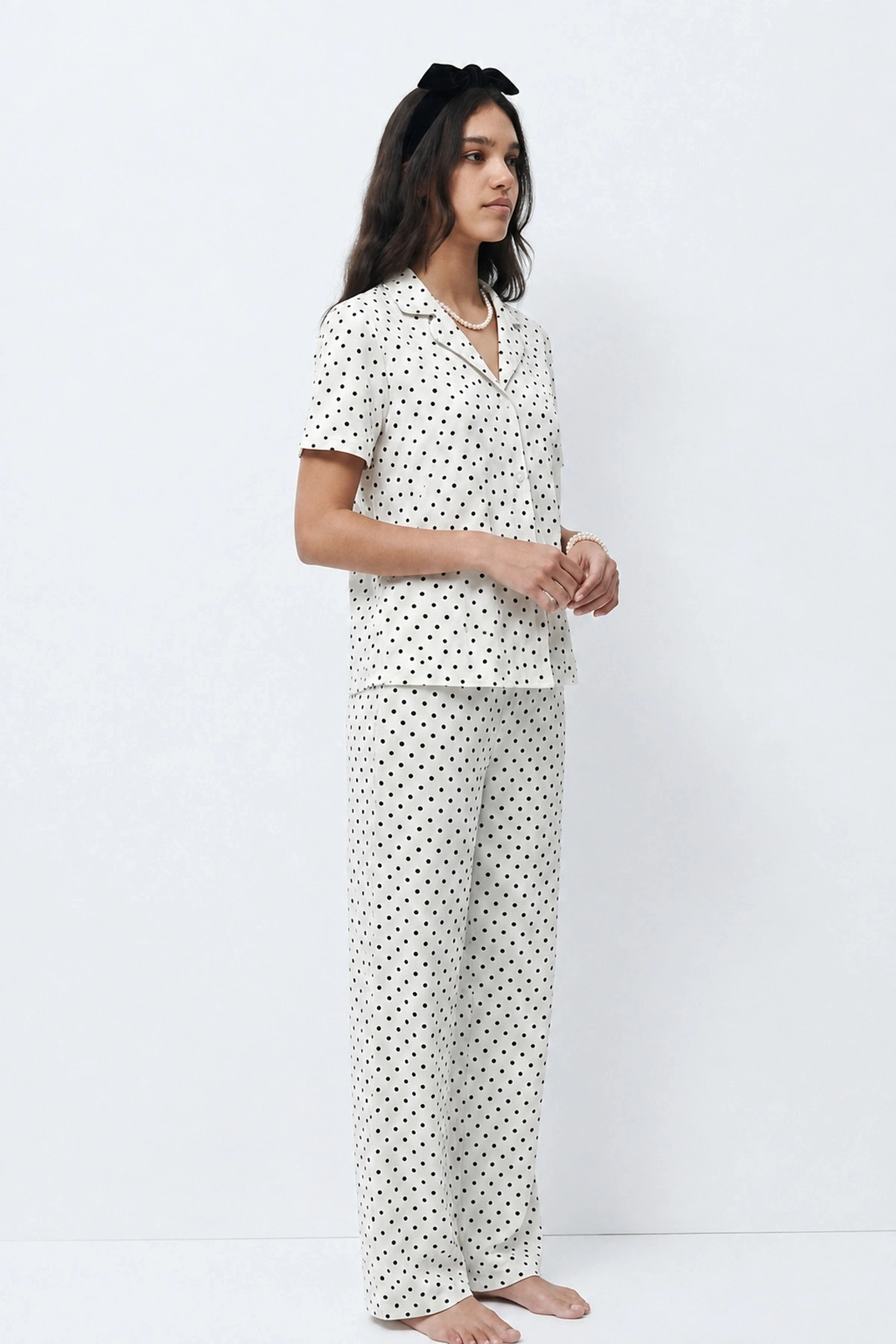Kadın Kar Beyaz Puantiyeli Gömlek Yaka Kısa Kollu Düğmeli Pantolonlu Pijama Takımı