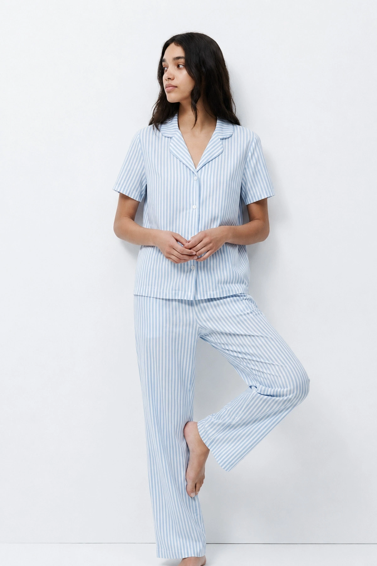 Kadın Mavi Çizgili Kısa Kollu Gömlek Yaka Düğmeli Pantolonlu Pamuklu Pijama Takımı