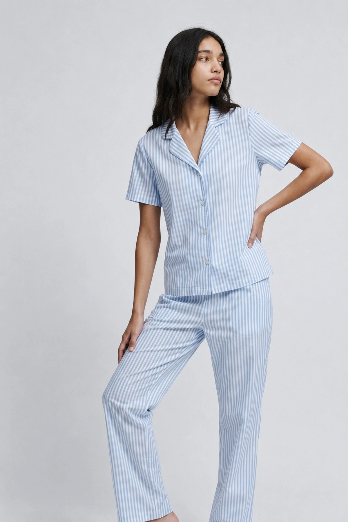 Kadın Mavi Çizgili Kısa Kollu Gömlek Yaka Düğmeli Pantolonlu Pamuklu Pijama Takımı