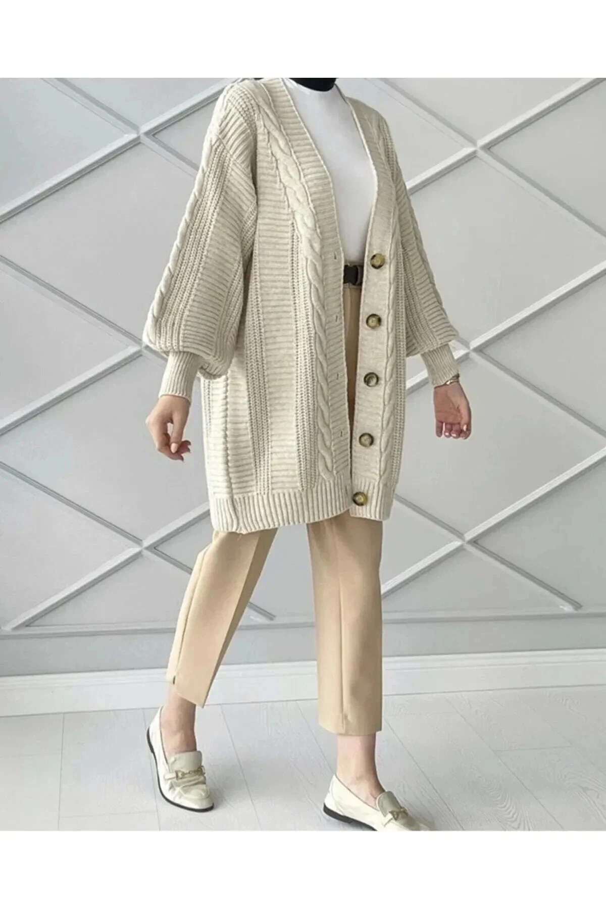 Kadın Ekru Saç Örgü Detaylı Düğmeli Uzun Kollu Oversize Triko Hırka Ceket