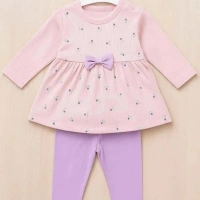 Fiyonklu Çiçek Desenli Kız Bebek Takımı