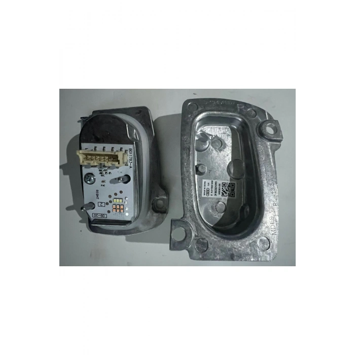 8V0998473A Audi A3 Sportback Sedan Sağ Led Far Modülü 2017-2020