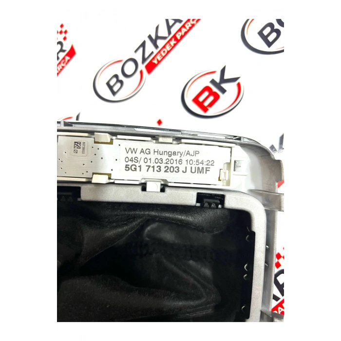 5G1713203J  OTOMATİK GOLF 7-7.5 VİTES TOPUZU VE ÇERÇEVESİ