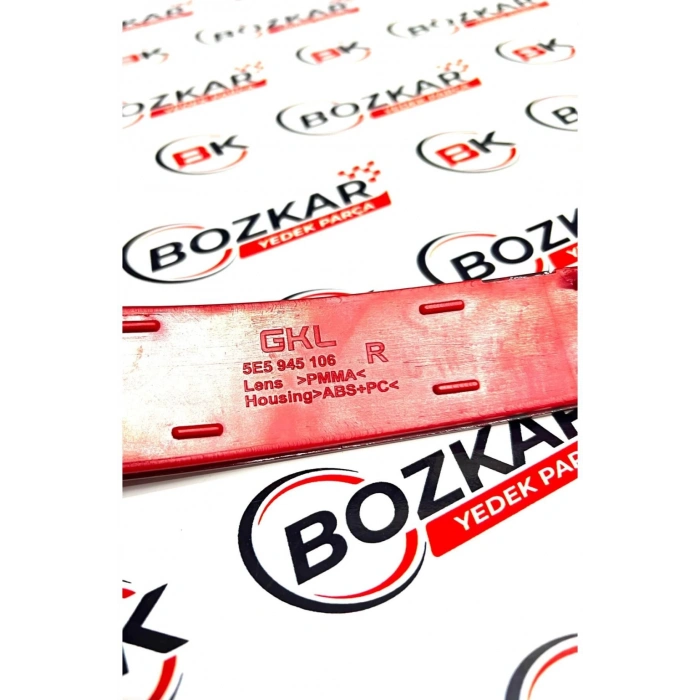 Skoda Octavi̇a (2013-2017) Sağ Arka Tampon Reflektör - 5E5945106