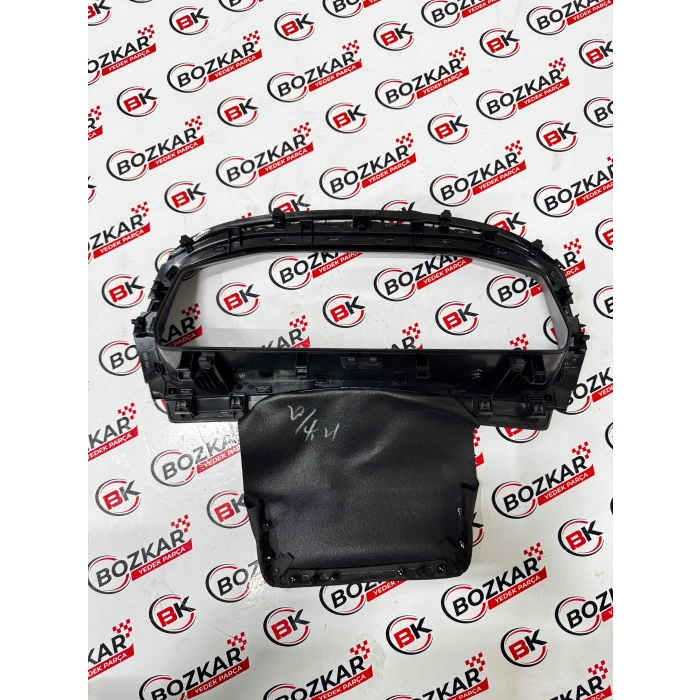 VW Passat B8 B8.5 Hayalet Ekran Cercevesi Sıfır