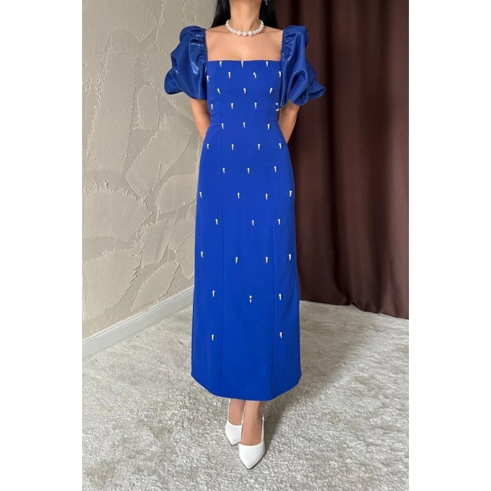 aks İşlemeli Kolu Garnili Elbise