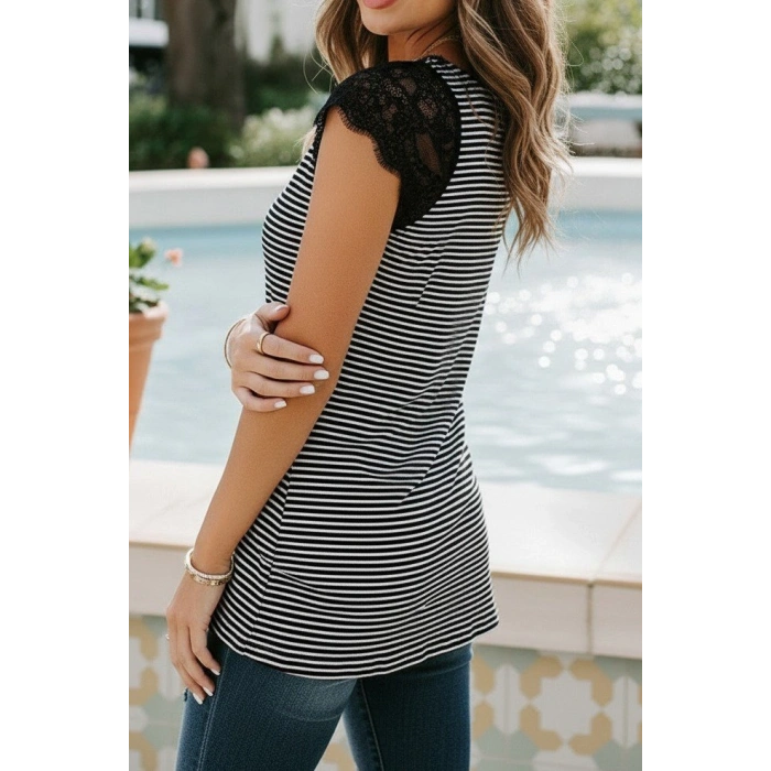 Kadın Kısa Kollu V Yakalı Dantelli Süprem Bluz