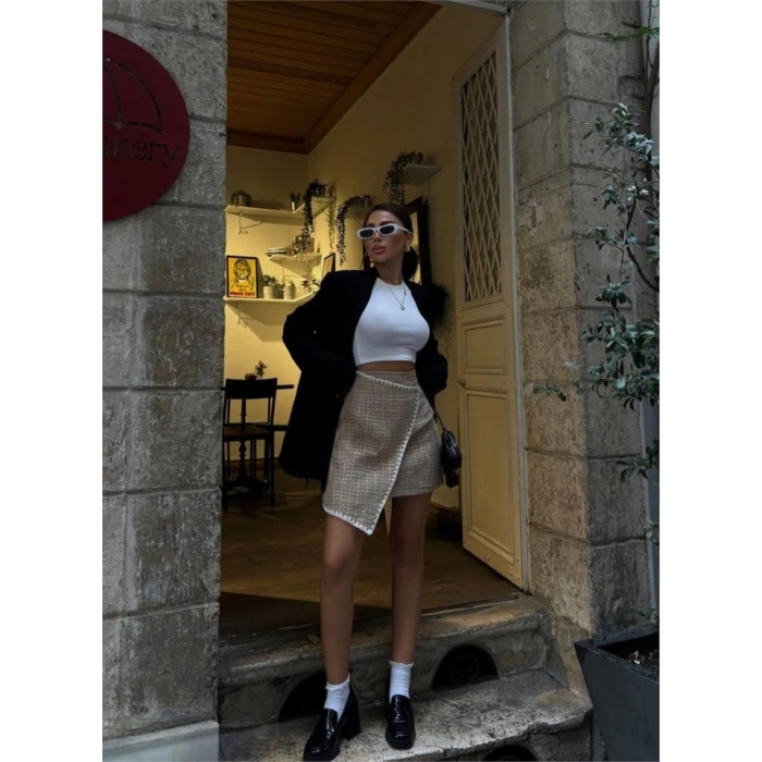 ŞANELKAPAKLI ÇOBAN DİKİŞ DETAYLI KIA ETEK  Bej