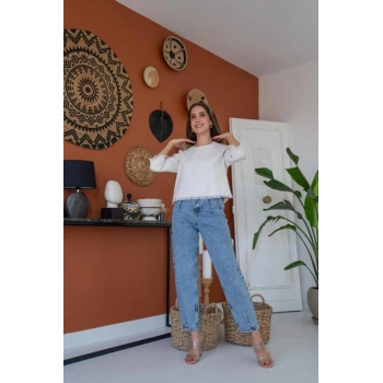 Beyaz Püskül Detaylı Bluz