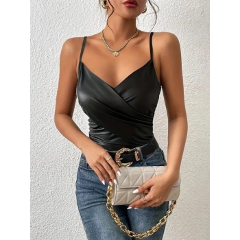 Kadın Ip Askılı Geniş V Yakalı Deri Bluz