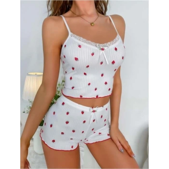 Secretsita Beyaz Çilek Desenli Askılı Şortlu Pijama Takımı