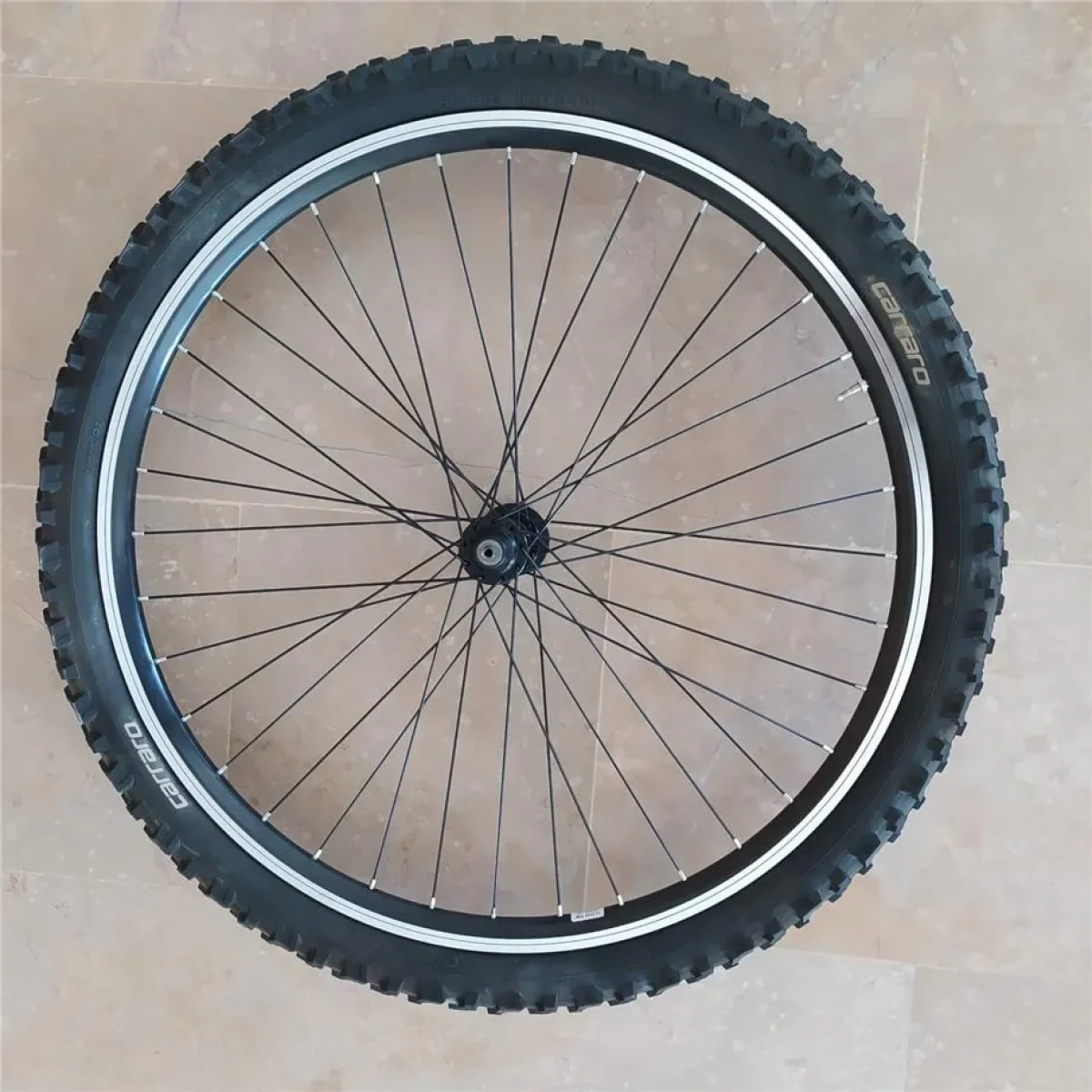 CARRARO 26X2.10 XLC LASTİK+JANT TEL ÖRÜLÜ KALIN TEKERLEK DAĞ V FREN UYUMLU