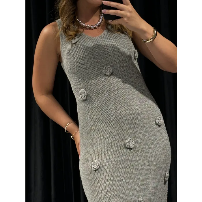 Gri Renk Gül Detaylı Triko Elbise